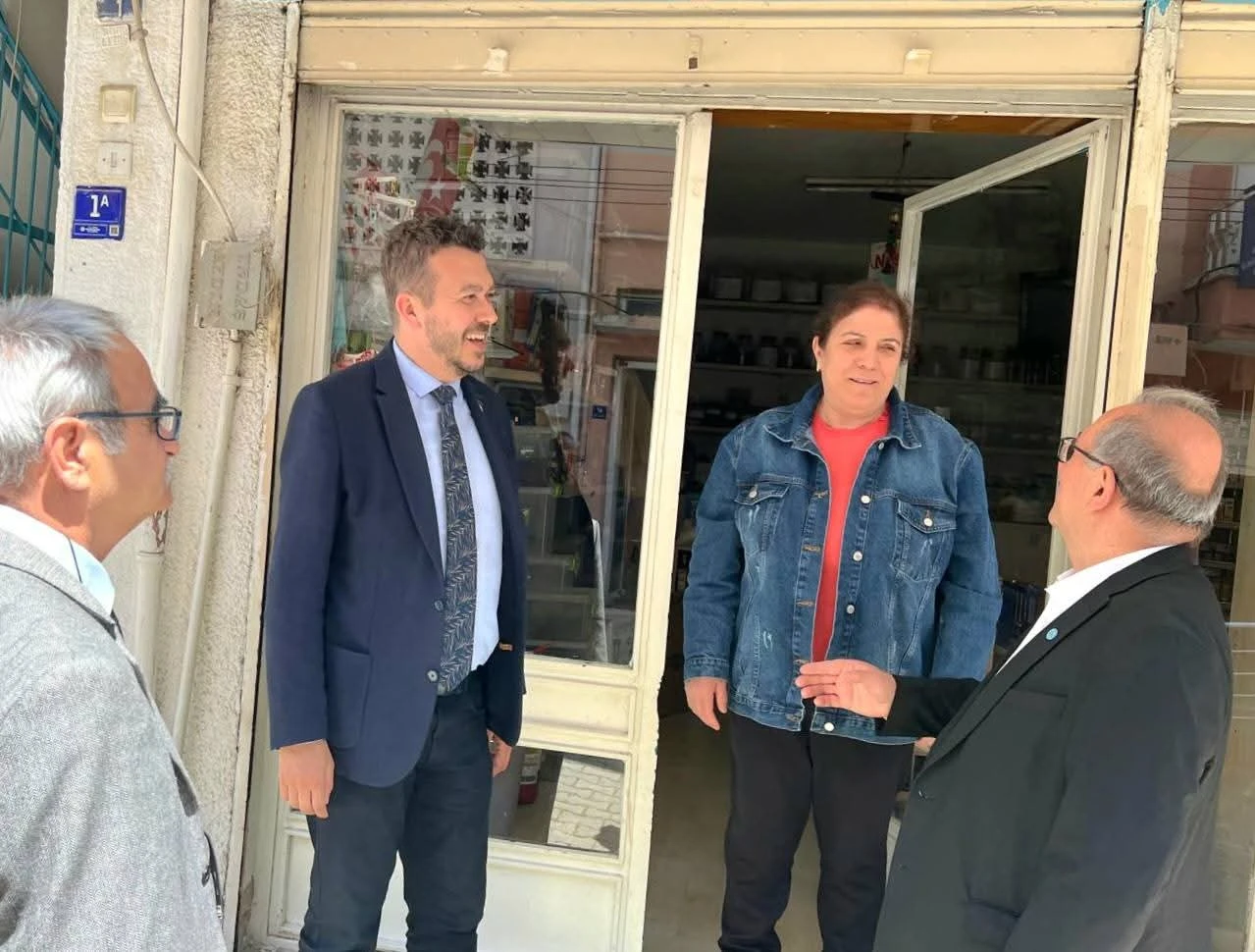 İKTİDARIN “PEMBE TABLOSU” KUYUCAK PAZARINDA DAĞILDI