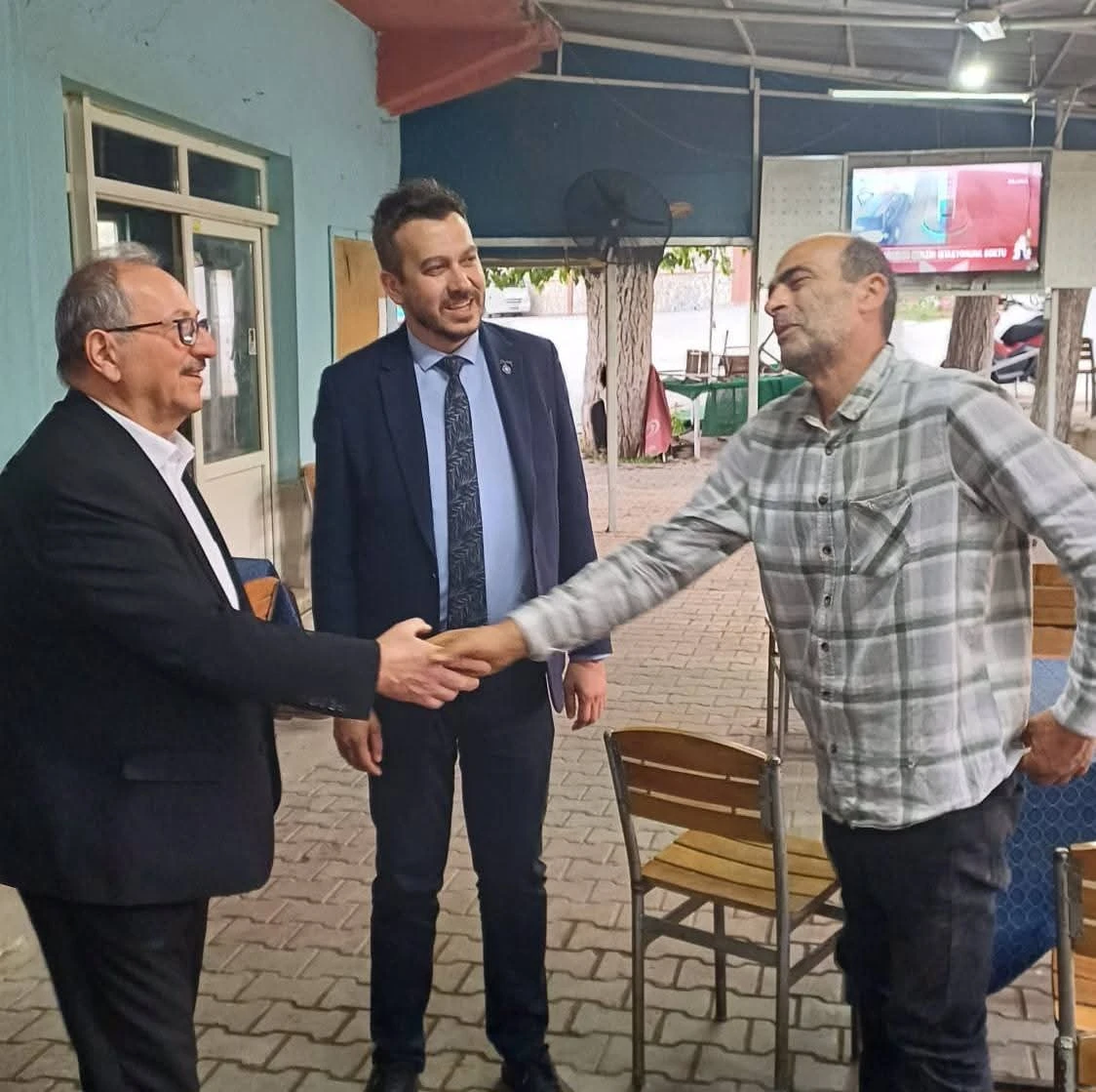 İKTİDARIN “PEMBE TABLOSU” KUYUCAK PAZARINDA DAĞILDI