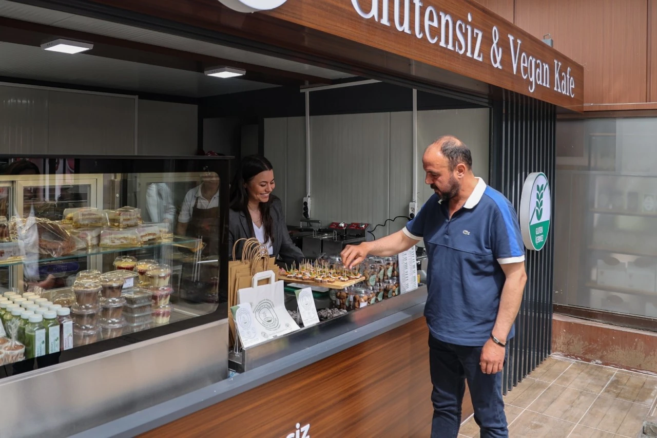 EFELER’DE ÇÖLYAK HASTALARININ GÜVENLİ LİMANI: GLUTENSİZ & VEGAN KAFE