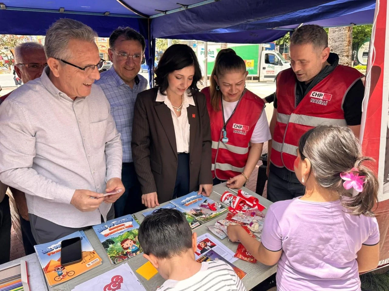CHP NAZİLLİ’DE ÇOCUKLARA DOKUNDU  ÇOCUK ATÖLYESİNDE RENKLİ BULUŞMA