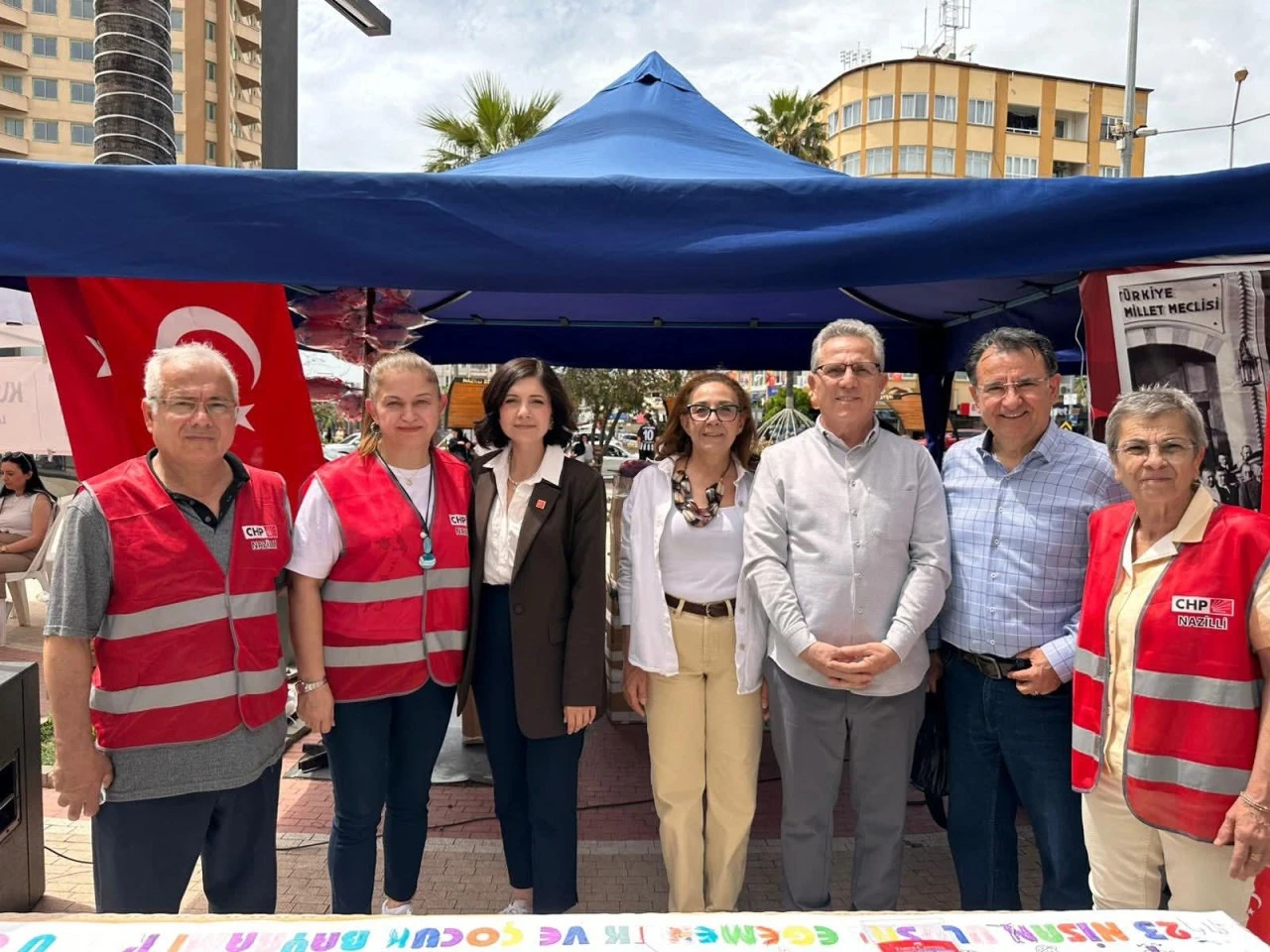 CHP NAZİLLİ’DE ÇOCUKLARA DOKUNDU  ÇOCUK ATÖLYESİNDE RENKLİ BULUŞMA