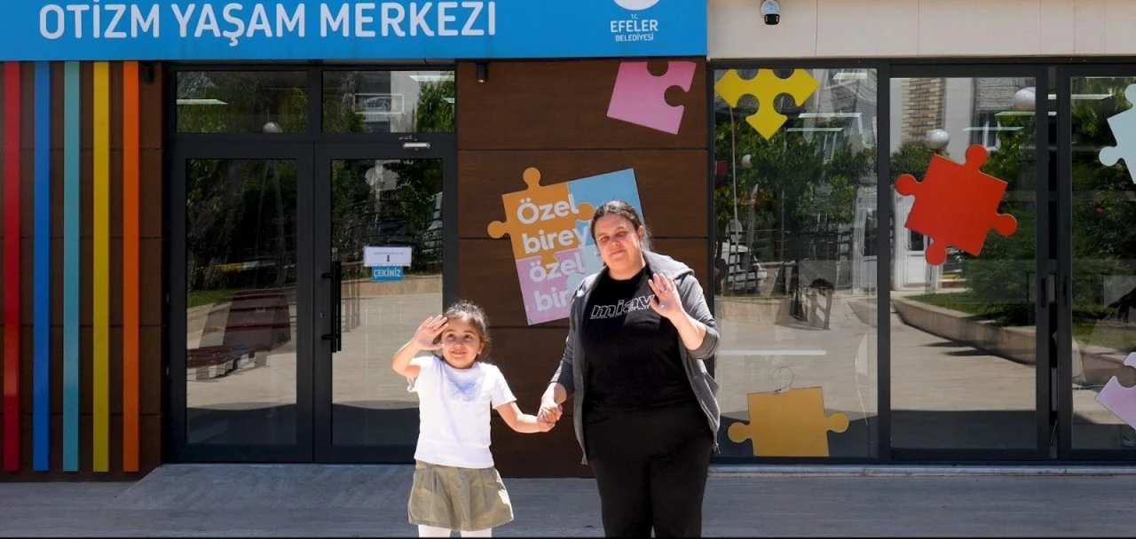 EFELER’DE ANNELER GÜNÜ’NÜN EN ÇOK KONUŞULAN PAYLAŞIMI BU OLDU MUTLULUK GÖZYAŞLARI UMUT, SEVGİ VE FEDAKÂRLIK İÇİN AKTI