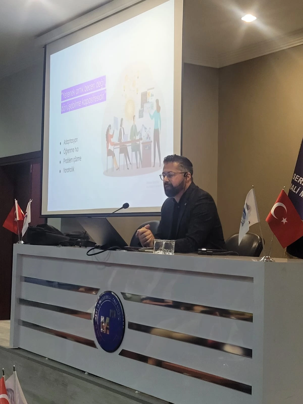 YAPAY ZEKÂ VE İŞ DÜNYASI AYDIN’DA MASAYA YATIRILDI