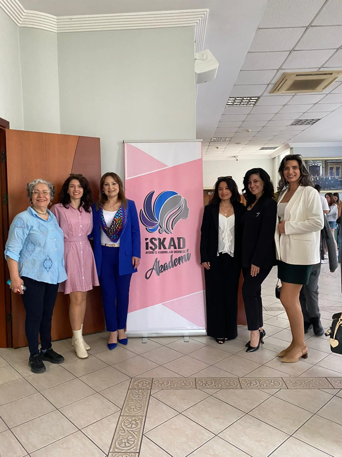 YAPAY ZEKÂ VE İŞ DÜNYASI AYDIN’DA MASAYA YATIRILDI