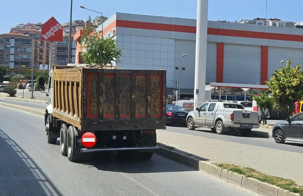 KUŞADASI’NDA UYGUNSUZ HAFRİYAT KAMYONLARINA CEZA