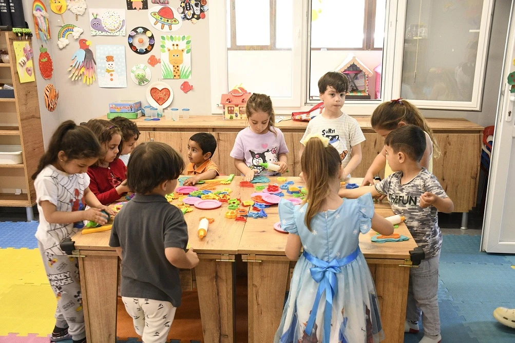 MİNİKLERİN NEŞESİ ANNE BABA ÇOCUK MERKEZİ’NDE YÜKSELDİ