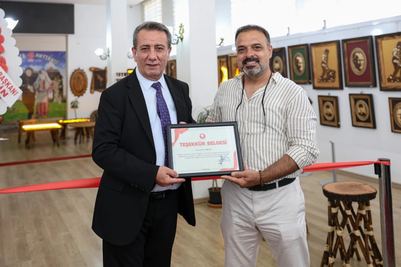 BAŞKAN YETİŞKİN SÖZÜNÜ TUTTU EFELER’DE AHŞAP SANAT SERGİSİ AÇILDI