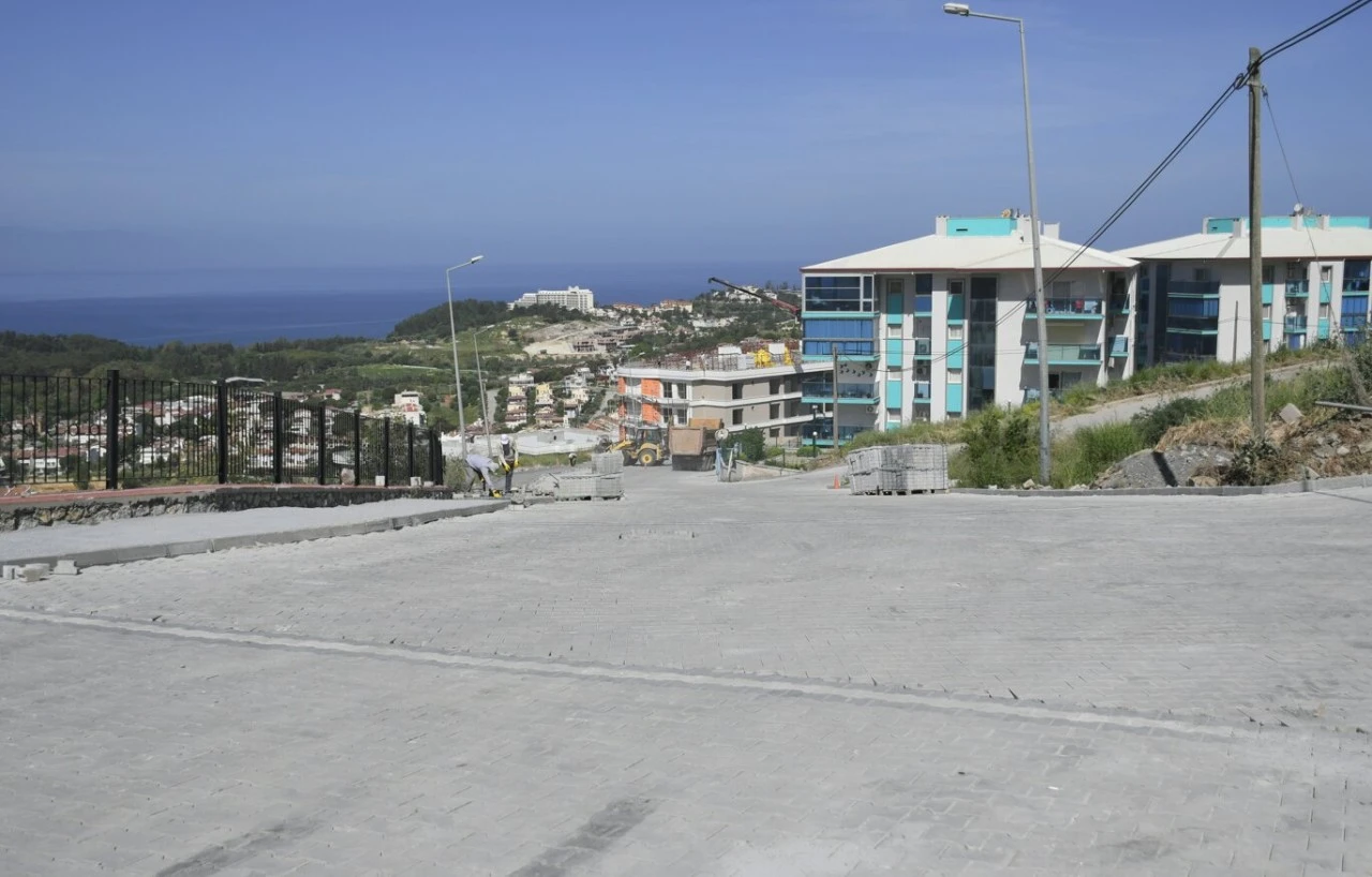 DEĞİRMENDERE MAHALLESİ’NDE 10 BİN METREKARELİK YOL ÇALIŞMASINDA SONA GELİNDİ