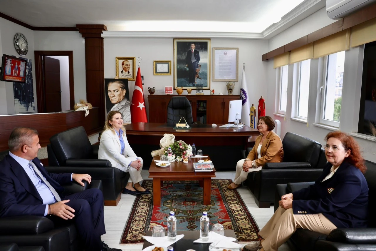CHP KADIN KOLLARI GENEL BAŞKANI DR. ASU KAYA’DAN BAŞKAN HATİCE GENÇAY’A ZİYARET