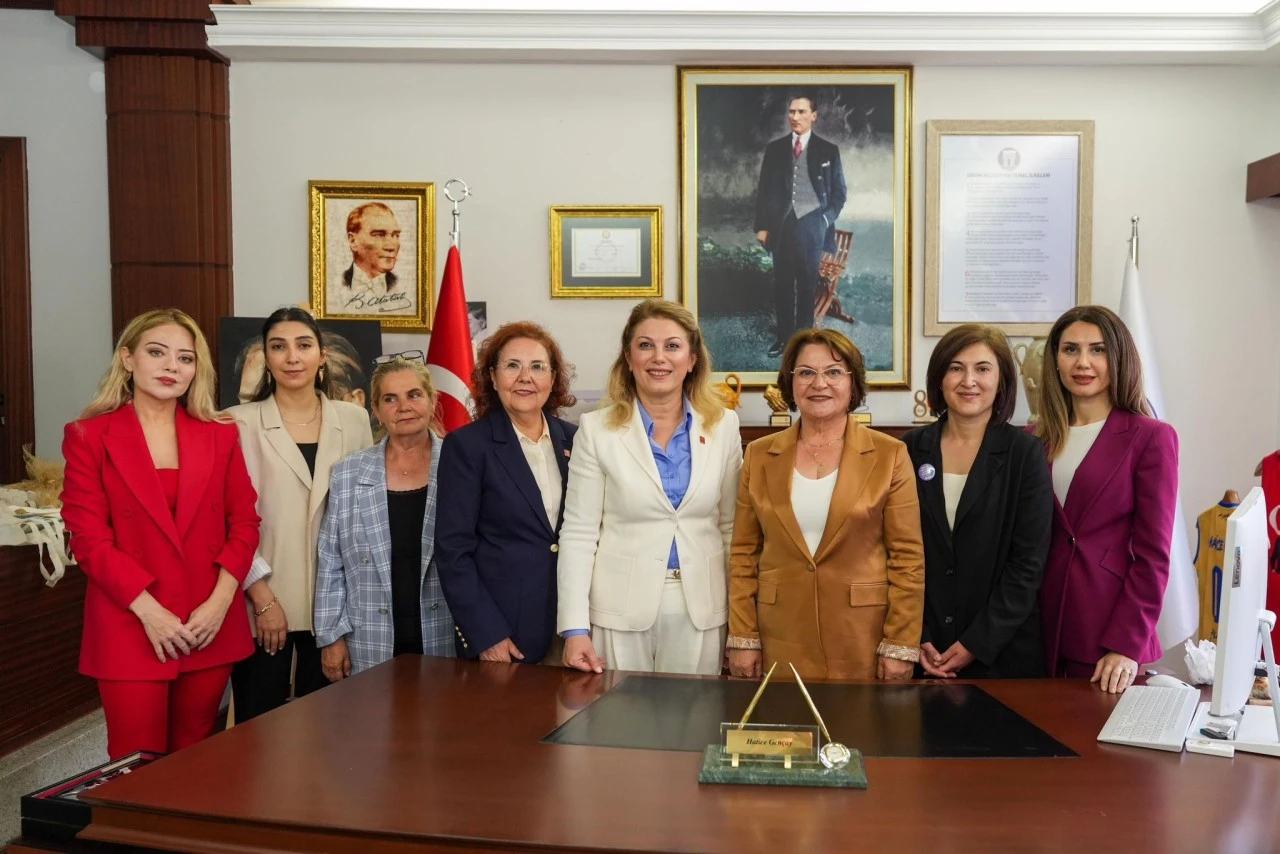 CHP KADIN KOLLARI GENEL BAŞKANI DR. ASU KAYA’DAN BAŞKAN HATİCE GENÇAY’A ZİYARET