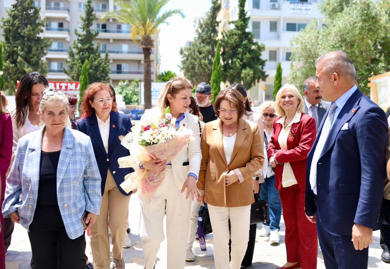 CHP KADIN KOLLARI GENEL BAŞKANI DR. ASU KAYA’DAN BAŞKAN HATİCE GENÇAY’A ZİYARET