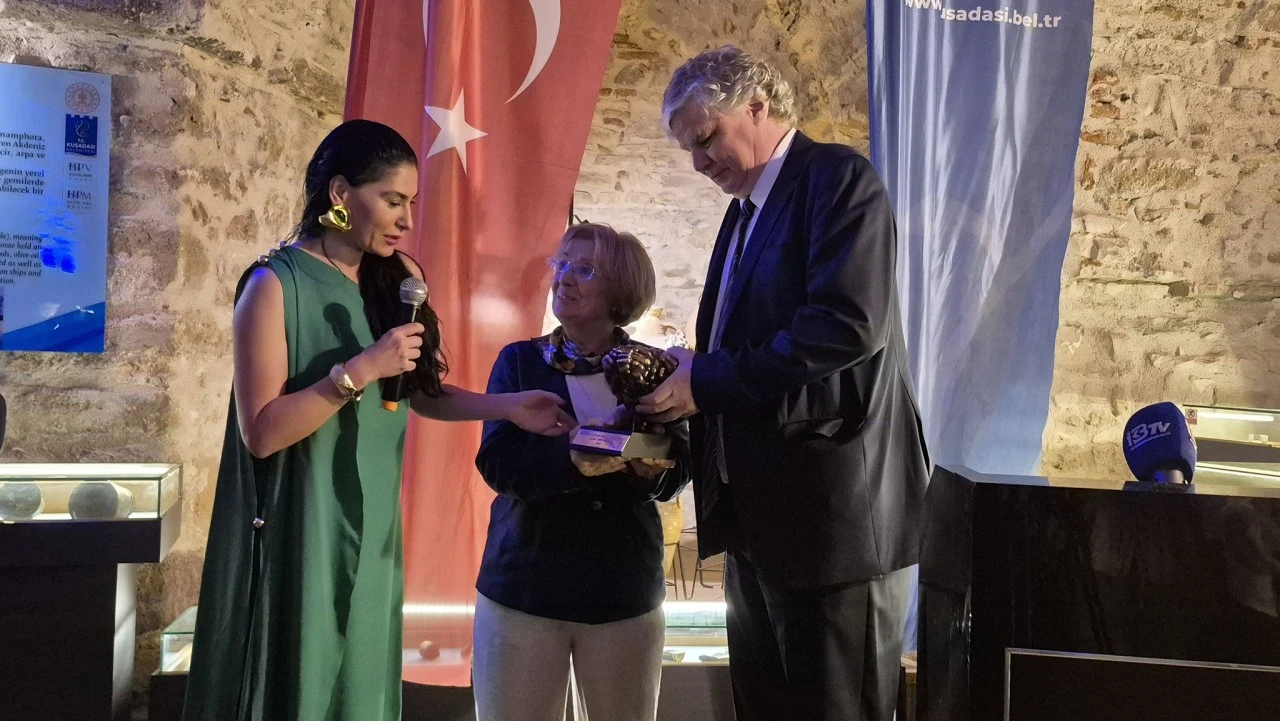 KUŞADASI’NIN ESKİ BELEDİYE BAŞKANI LÜTFİ SUYOLCU ÖLÜMÜNÜN 31. YILINDA ANILDI