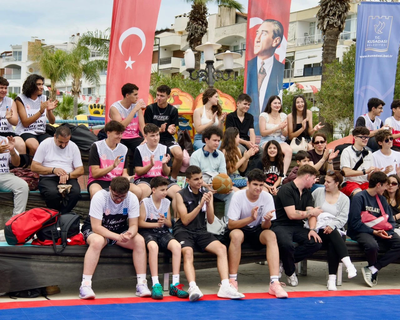 KUŞADASI'NDA 19 MAYIS COŞKUSU 3x3 BASKETBOL TURNUVASI İLE BAŞLADI