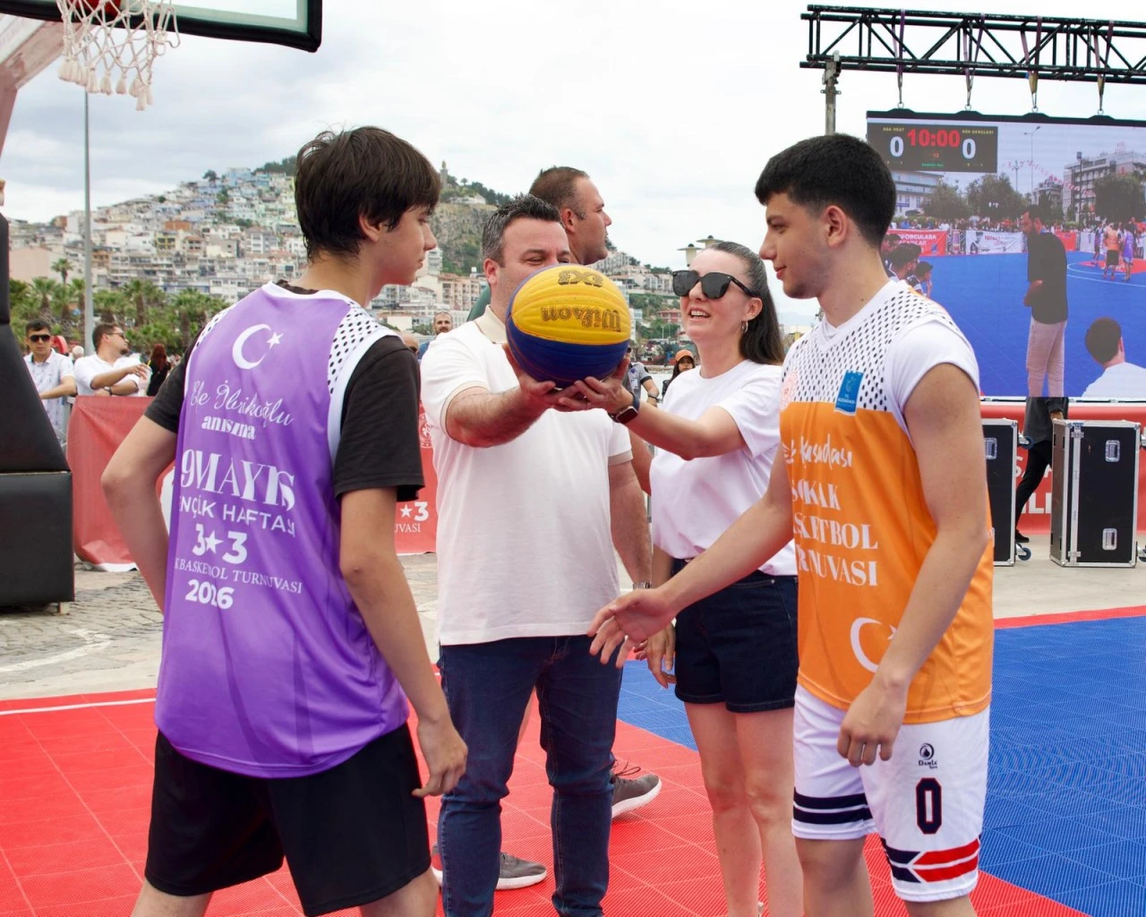 KUŞADASI'NDA 19 MAYIS COŞKUSU 3x3 BASKETBOL TURNUVASI İLE BAŞLADI