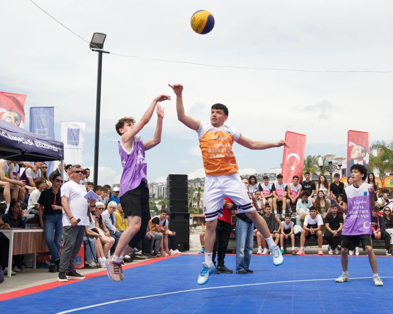 KUŞADASI'NDA 19 MAYIS COŞKUSU 3x3 BASKETBOL TURNUVASI İLE BAŞLADI