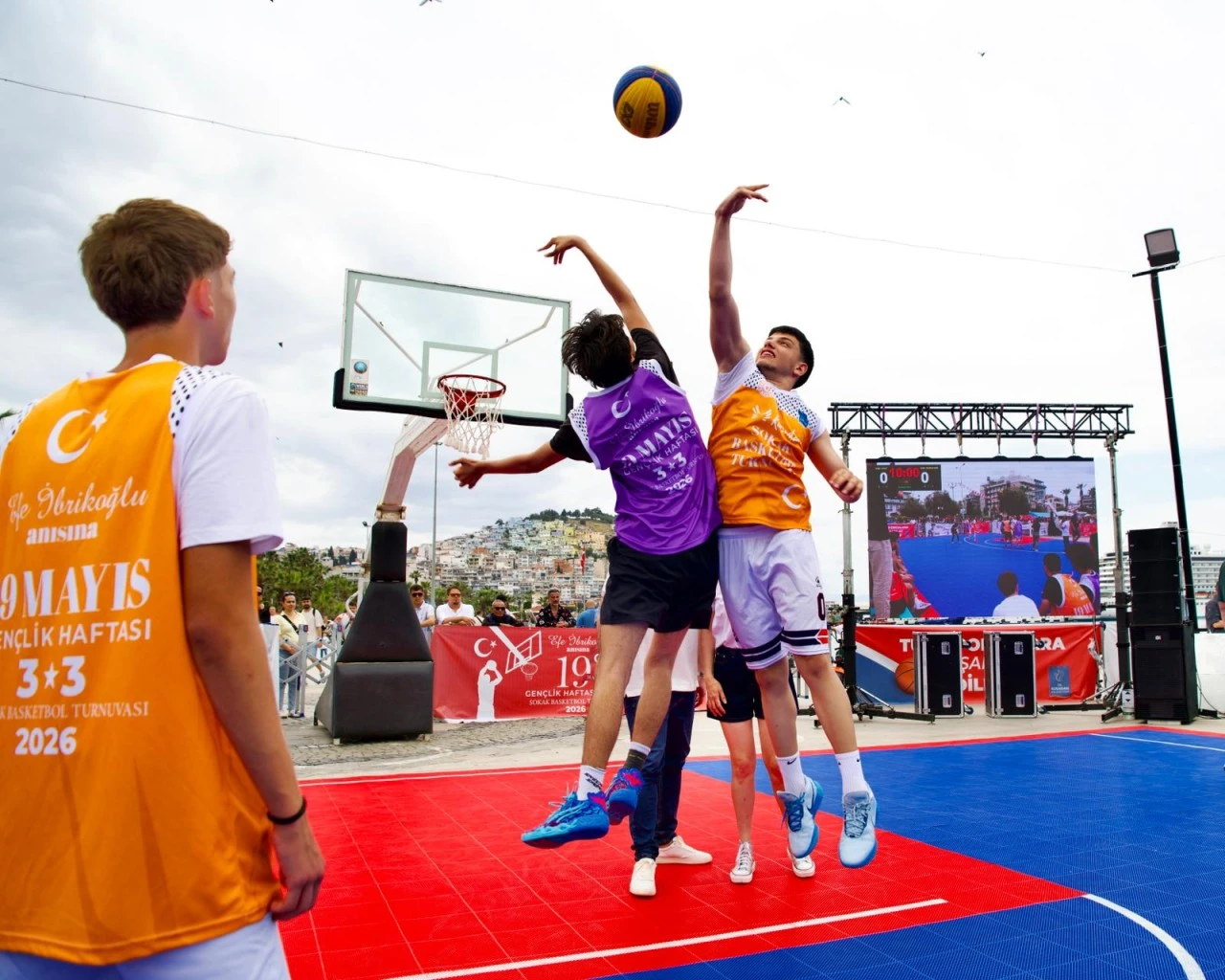KUŞADASI'NDA 19 MAYIS COŞKUSU 3x3 BASKETBOL TURNUVASI İLE BAŞLADI