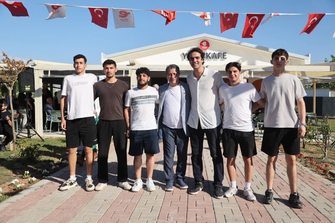 BAŞKAN ANIL YETİŞKİN’DEN GENÇLERE YENİ MEKÂN YURT KAFE VE IŞIKLI PARKI HİZMETE AÇILDI