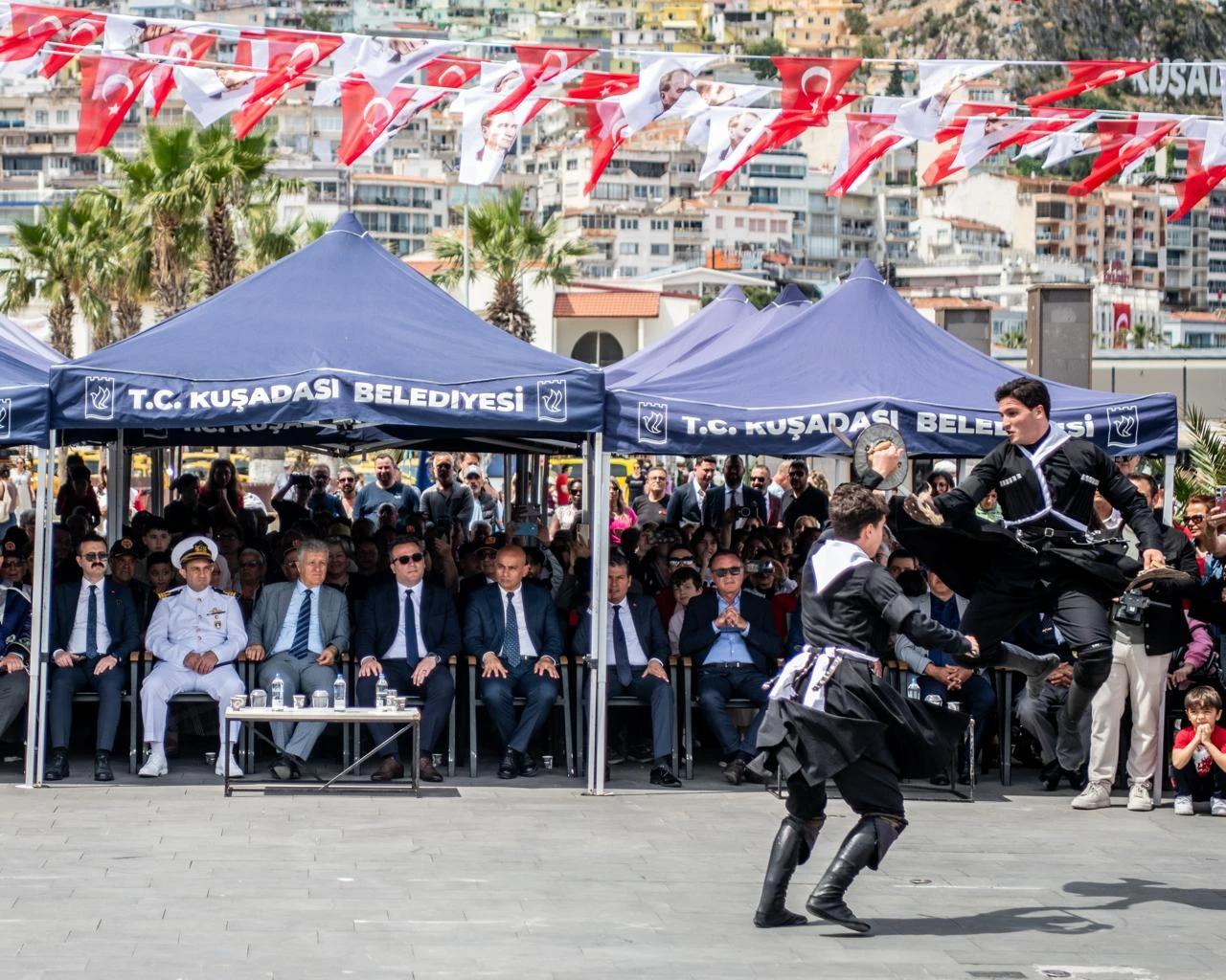 KUŞADASI’NDA 19 MAYIS BÜYÜK BİR COŞKUYLA KUTLANDI