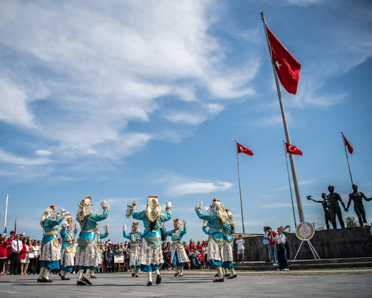 KUŞADASI’NDA 19 MAYIS BÜYÜK BİR COŞKUYLA KUTLANDI
