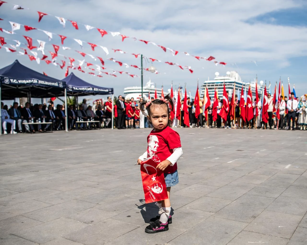 KUŞADASI’NDA 19 MAYIS BÜYÜK BİR COŞKUYLA KUTLANDI