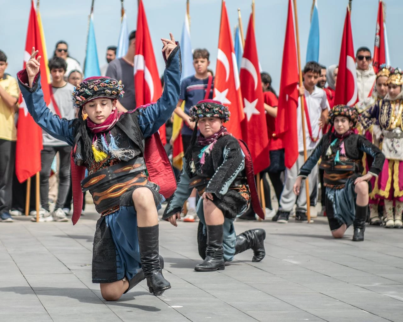KUŞADASI’NDA 19 MAYIS BÜYÜK BİR COŞKUYLA KUTLANDI
