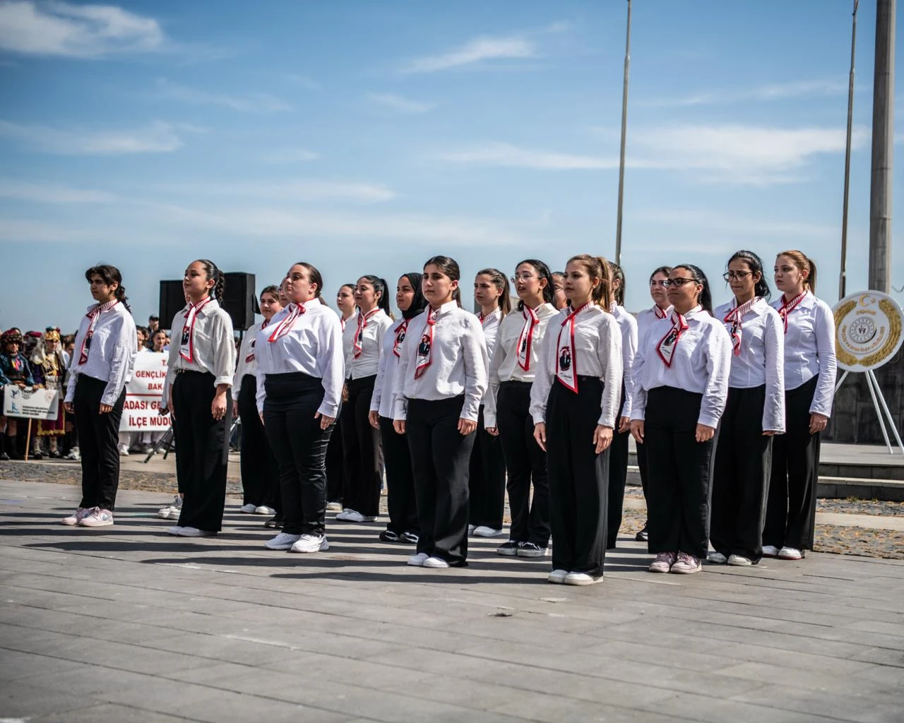 KUŞADASI’NDA 19 MAYIS BÜYÜK BİR COŞKUYLA KUTLANDI