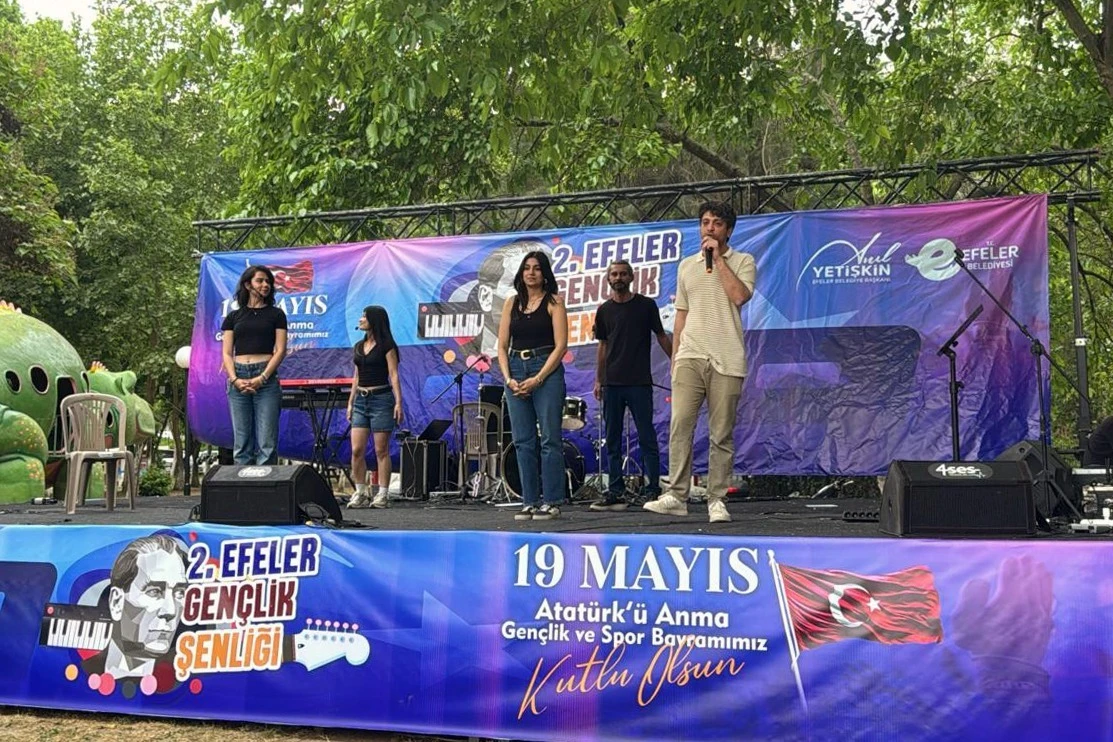 EFELER’DE 19 MAYIS COŞKUSU GENÇLİK ŞENLİĞİ İLE YAŞANDI