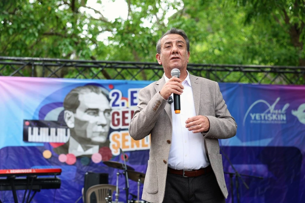 EFELER’DE 19 MAYIS COŞKUSU GENÇLİK ŞENLİĞİ İLE YAŞANDI