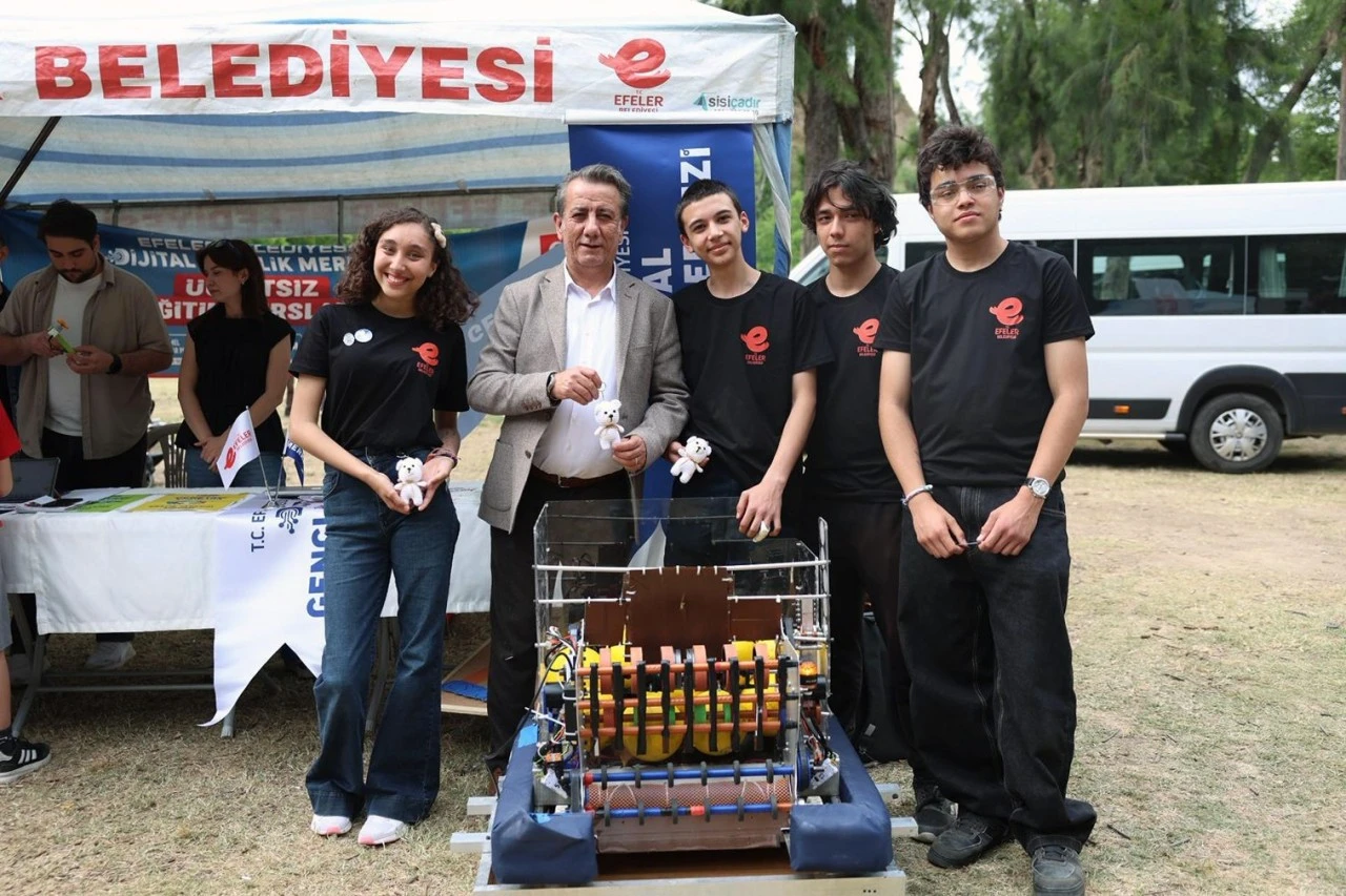 EFELER’DE 19 MAYIS COŞKUSU GENÇLİK ŞENLİĞİ İLE YAŞANDI