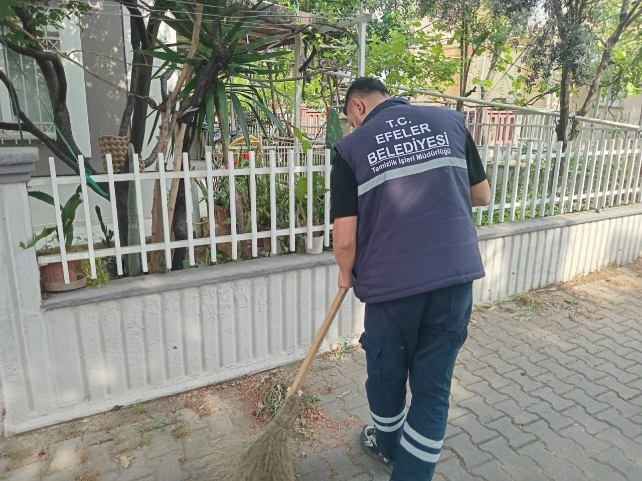 EFELER’DE BAYRAM TEMİZLİĞİ