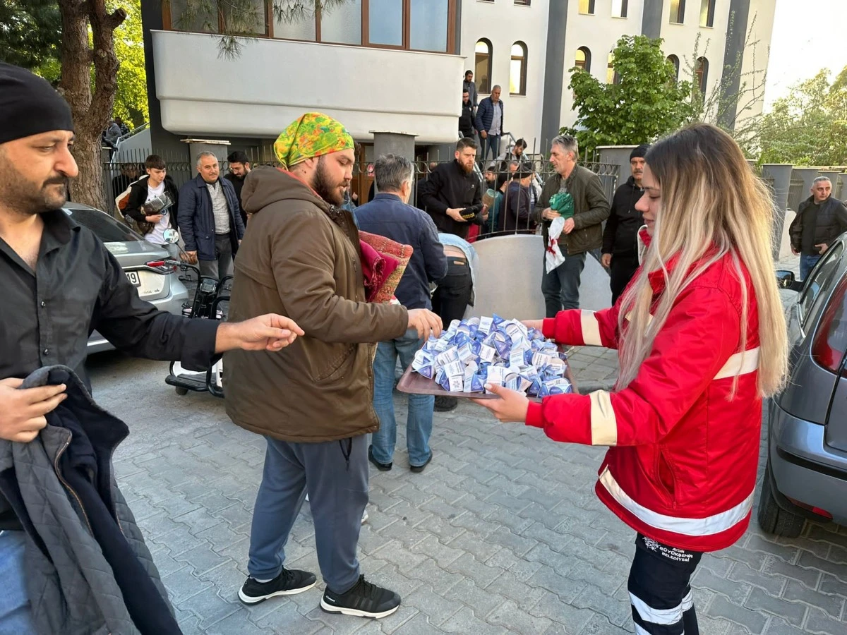 Büyükşehir, Ramazan Bayramı'nda vatandaşlarla bayramlaştı