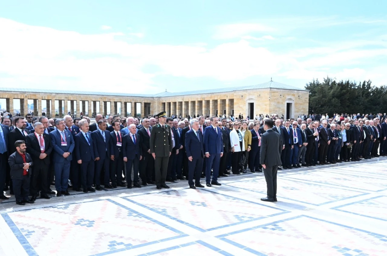 TOBB’UN 82. GENEL KURULU ANITKABİR ZİYARETİYLE BAŞLADI