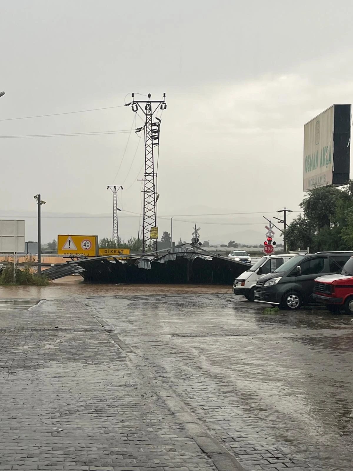 KÖŞK’TE ANİ YAĞIŞ HAYATI FELÇ ETTİ
