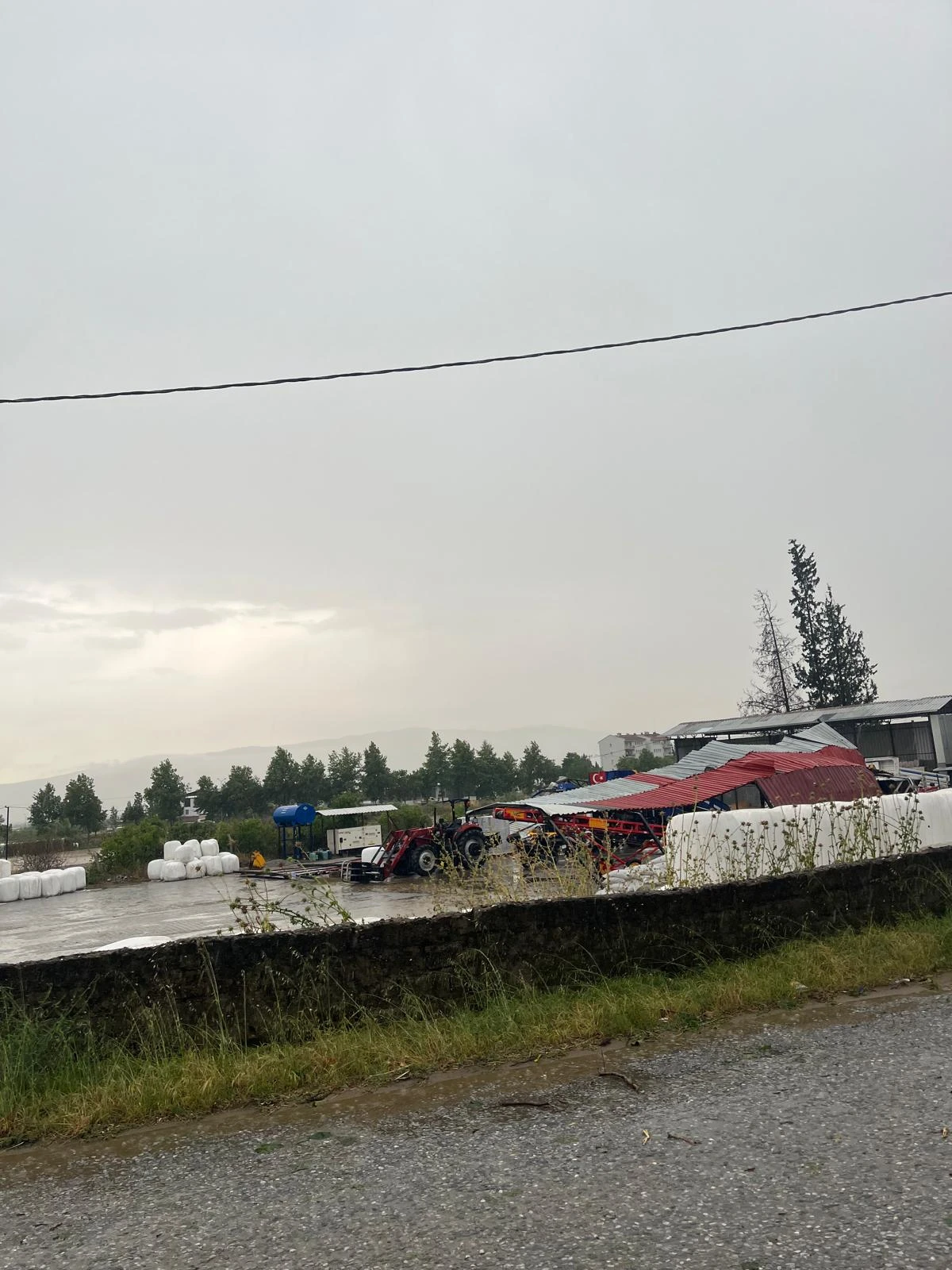 KÖŞK’TE ANİ YAĞIŞ HAYATI FELÇ ETTİ