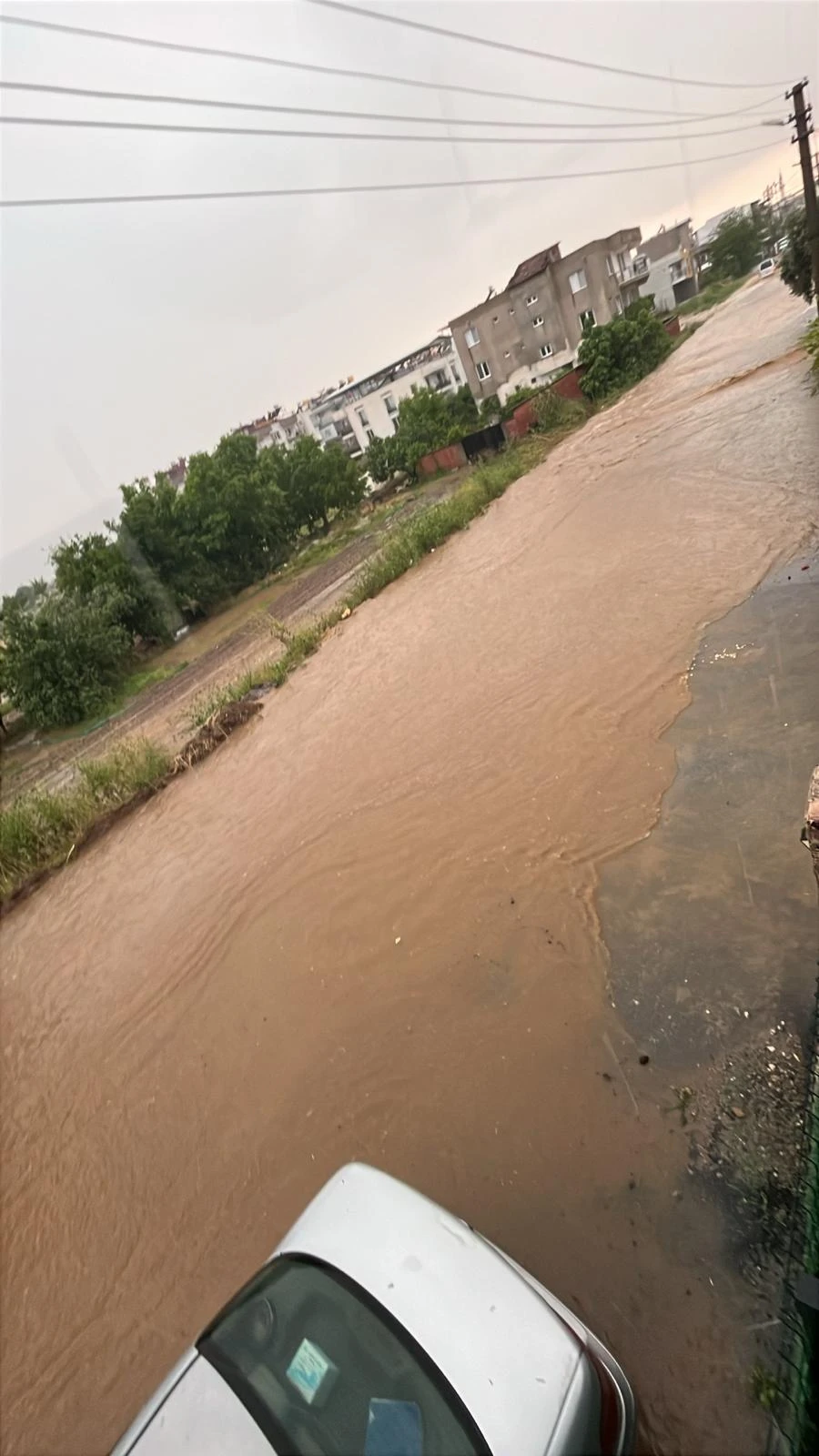 KÖŞK’TE ANİ YAĞIŞ HAYATI FELÇ ETTİ
