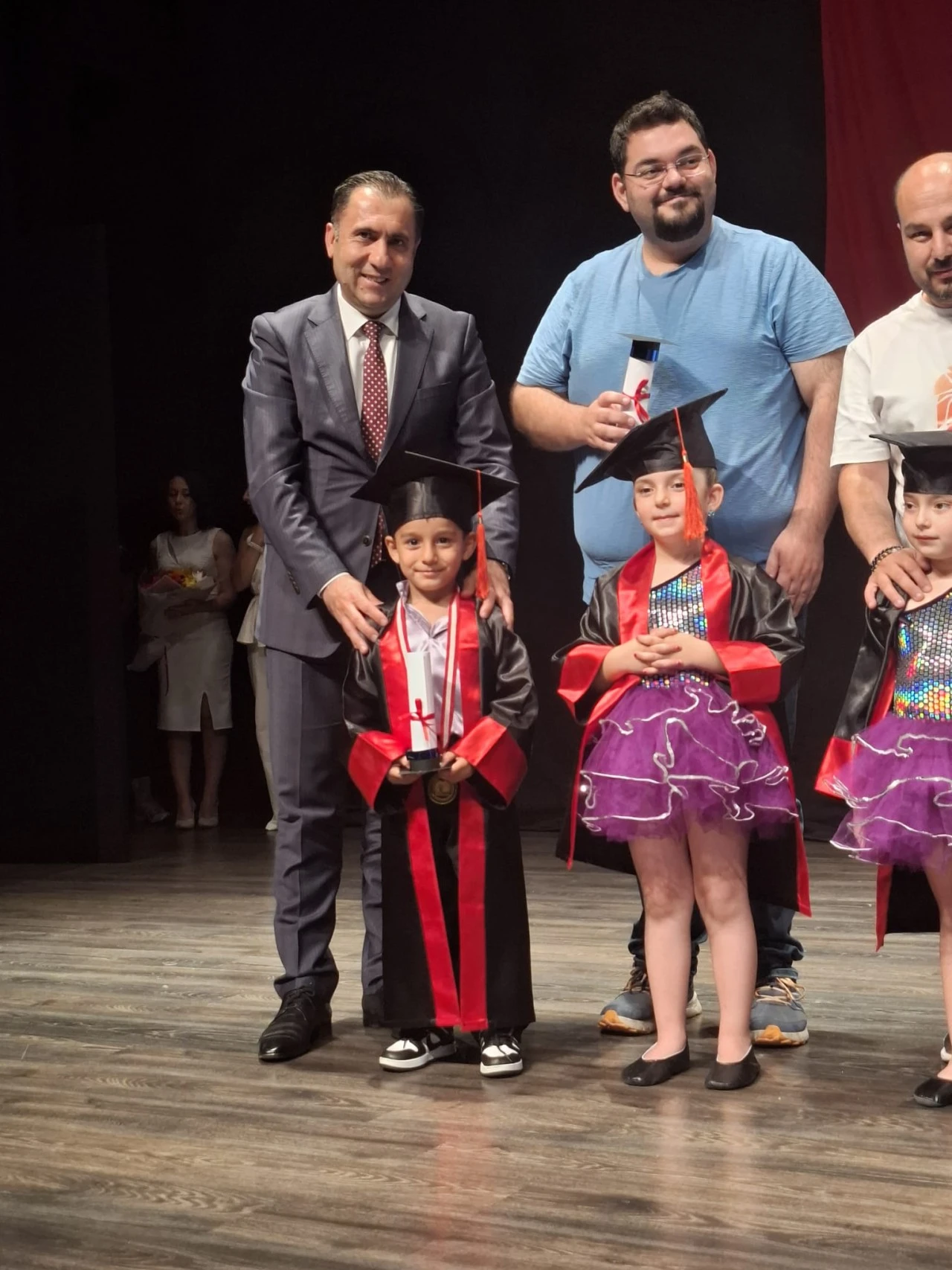 DAHİHANE KREŞ'TE MEZUNİYET VE YIL SONU COŞKUSU