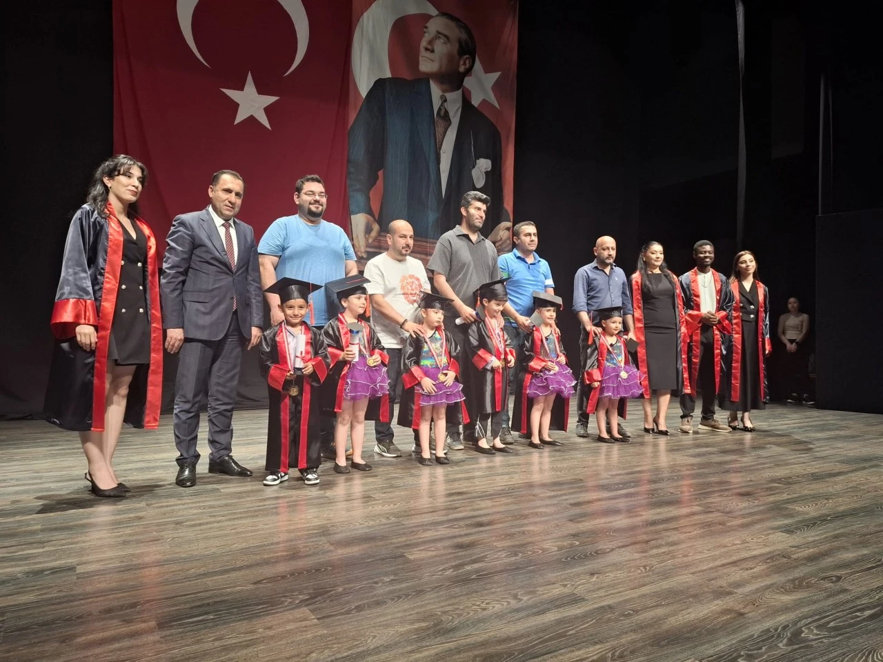 DAHİHANE KREŞ'TE MEZUNİYET VE YIL SONU COŞKUSU