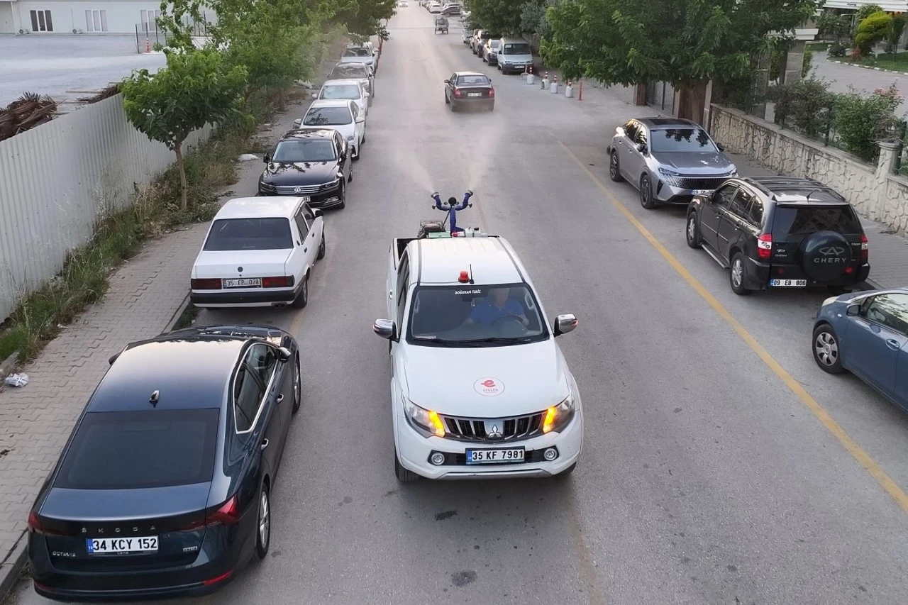 EFELER BELEDİYESİ EKİPLERİ SAHAYA İNDİ KENTTE İLÇALAMA ÇALIŞMASI BAŞLADI