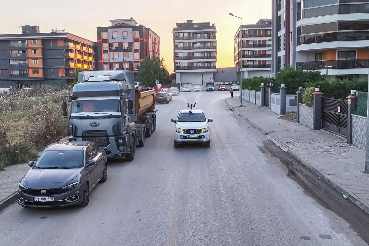 EFELER BELEDİYESİ EKİPLERİ SAHAYA İNDİ KENTTE İLÇALAMA ÇALIŞMASI BAŞLADI