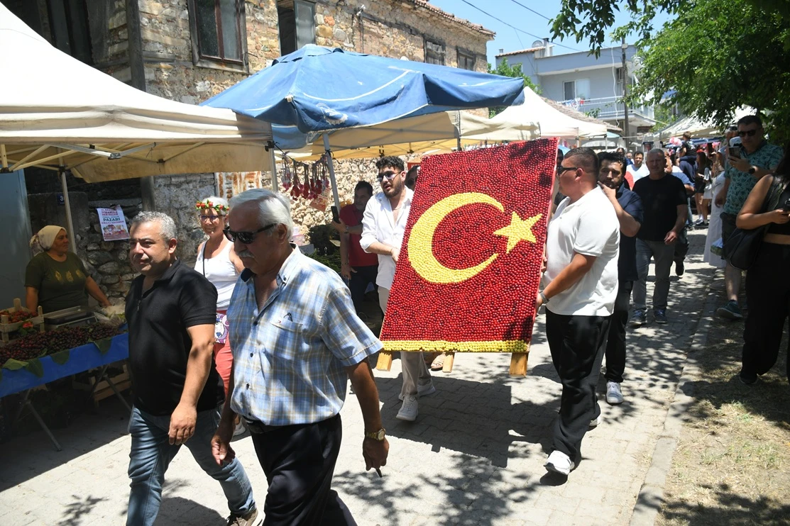 KİRAZ ŞENLİĞİ BİNLERCE ZİYARETÇİYİ AĞIRLADI