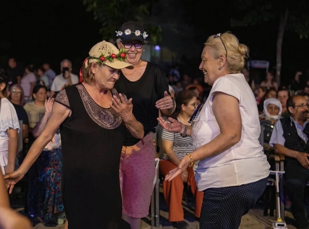 KİRAZ ŞENLİĞİ BİNLERCE ZİYARETÇİYİ AĞIRLADI