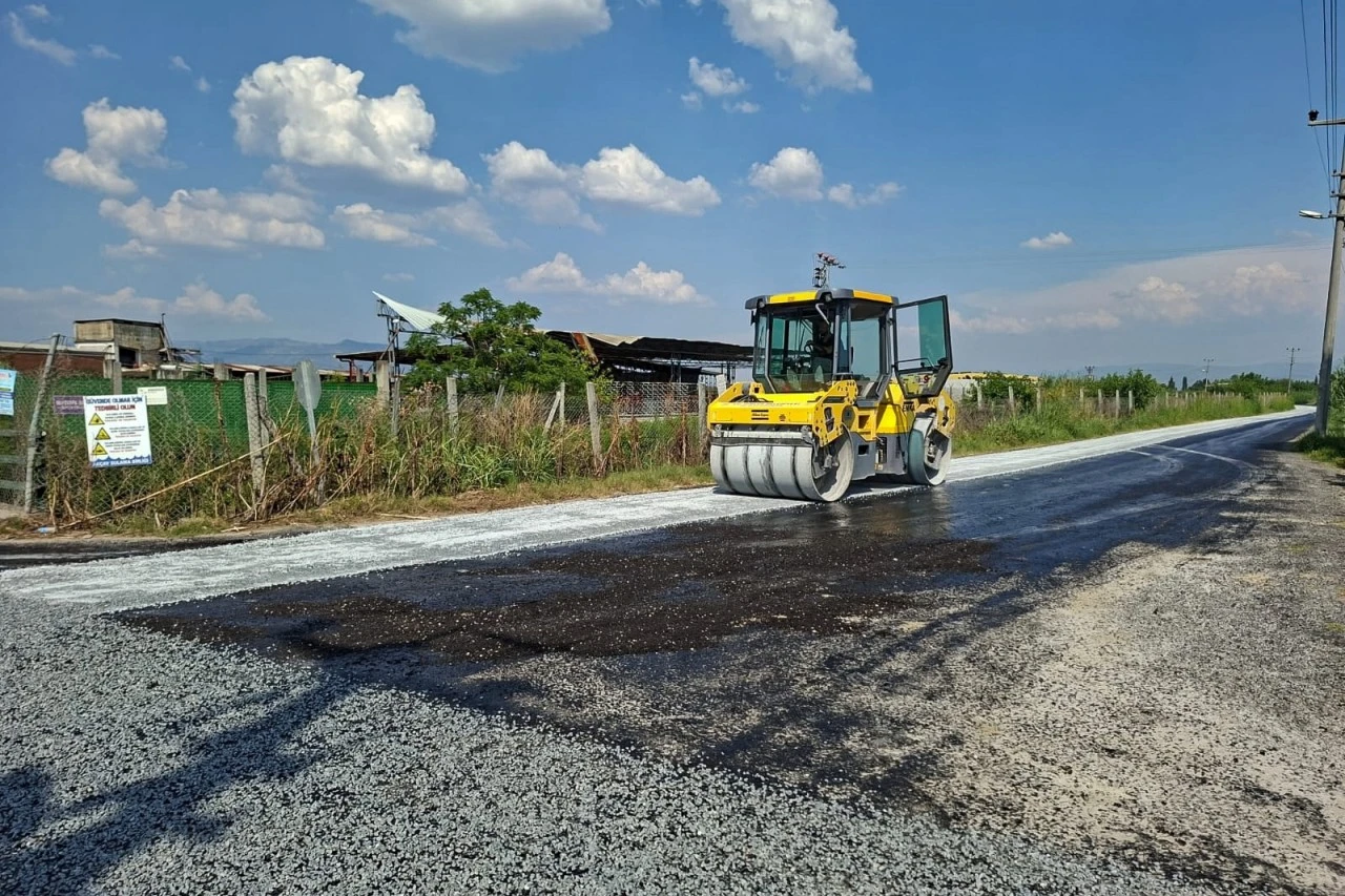 EFELER’DE YOL HAMLESİ ASFALTLAMA ÇALIŞMALARI HIZ KAZANDI