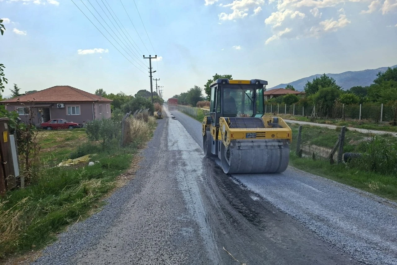 EFELER’DE YOL HAMLESİ ASFALTLAMA ÇALIŞMALARI HIZ KAZANDI