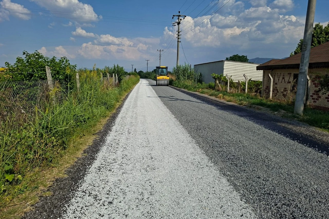 EFELER’DE YOL HAMLESİ ASFALTLAMA ÇALIŞMALARI HIZ KAZANDI