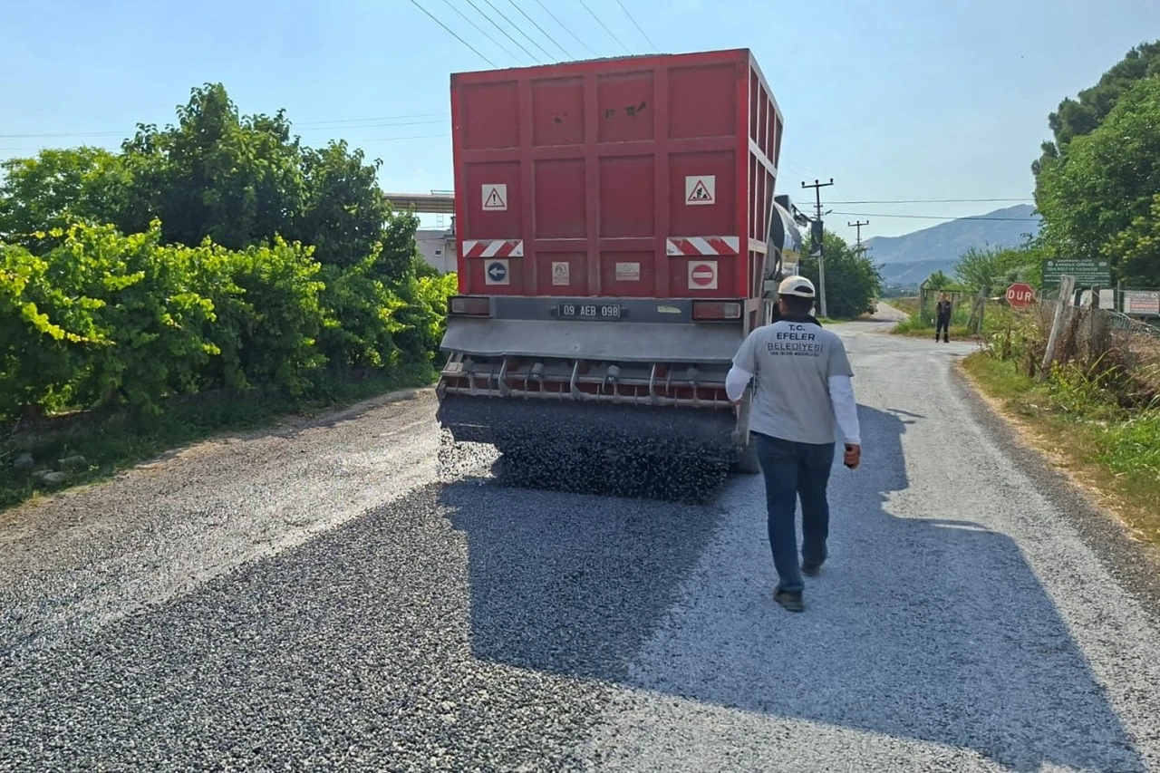 EFELER’DE YOL HAMLESİ ASFALTLAMA ÇALIŞMALARI HIZ KAZANDI