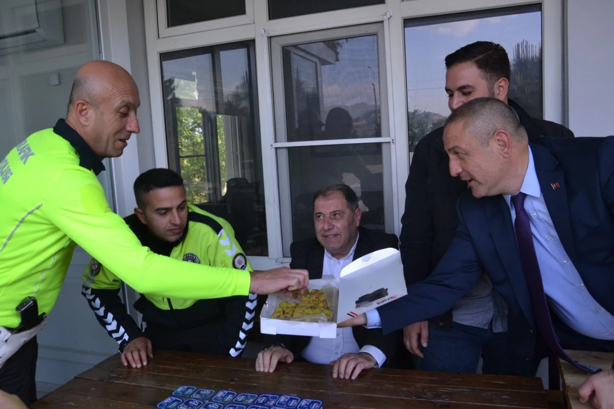 ABAK'TAN NAZİLLİ'DE GÖREV YAPAN EMNİYET GÜÇLERİNE BAYRAM ZİYARETİ