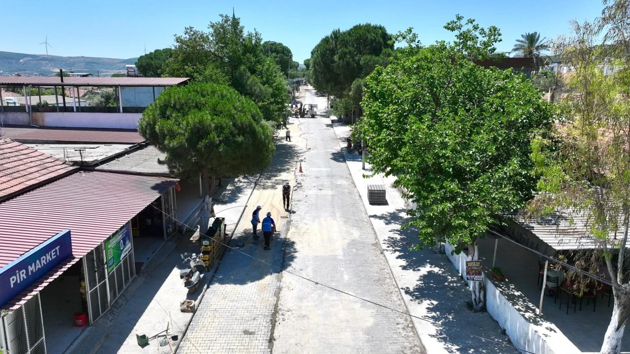 DİDİM BELEDİYESİ BALAT MAHALLESİ’NDE TAŞ DÖŞEME ÇALIŞMALARINI SÜRDÜRÜYOR