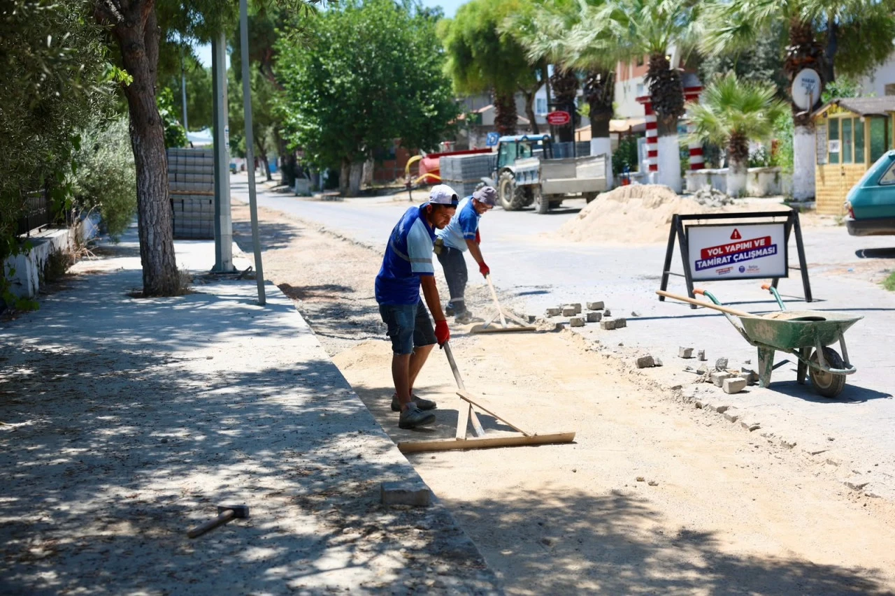 DİDİM BELEDİYESİ BALAT MAHALLESİ’NDE TAŞ DÖŞEME ÇALIŞMALARINI SÜRDÜRÜYOR