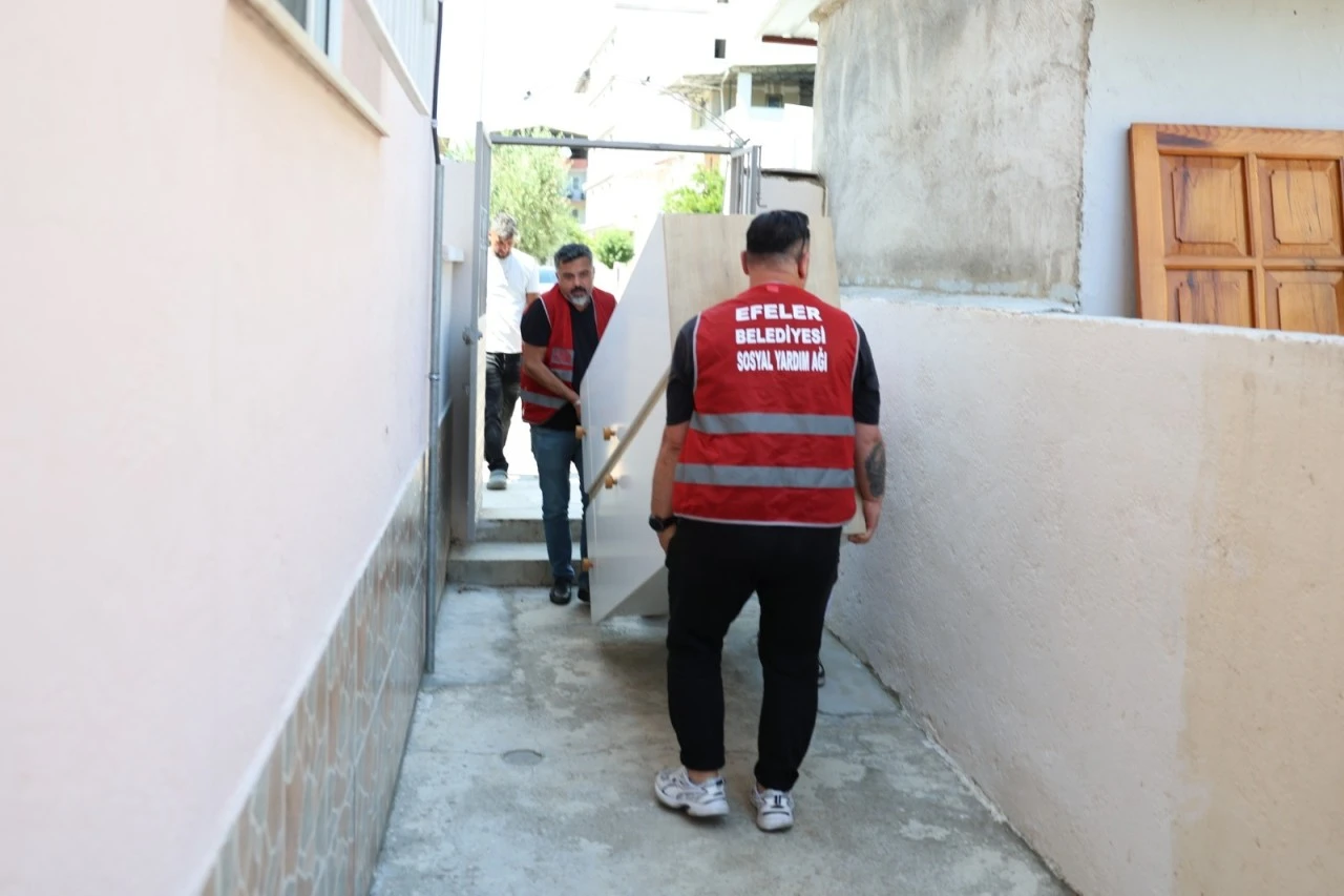 BAŞKAN YETİŞKİN VATANDAŞLARIN HAYATINA DOKUNUYOR EFESYA İLE DESTEKLER SÜRÜYOR