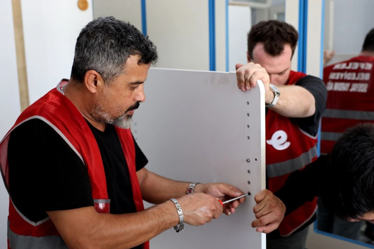 BAŞKAN YETİŞKİN VATANDAŞLARIN HAYATINA DOKUNUYOR EFESYA İLE DESTEKLER SÜRÜYOR